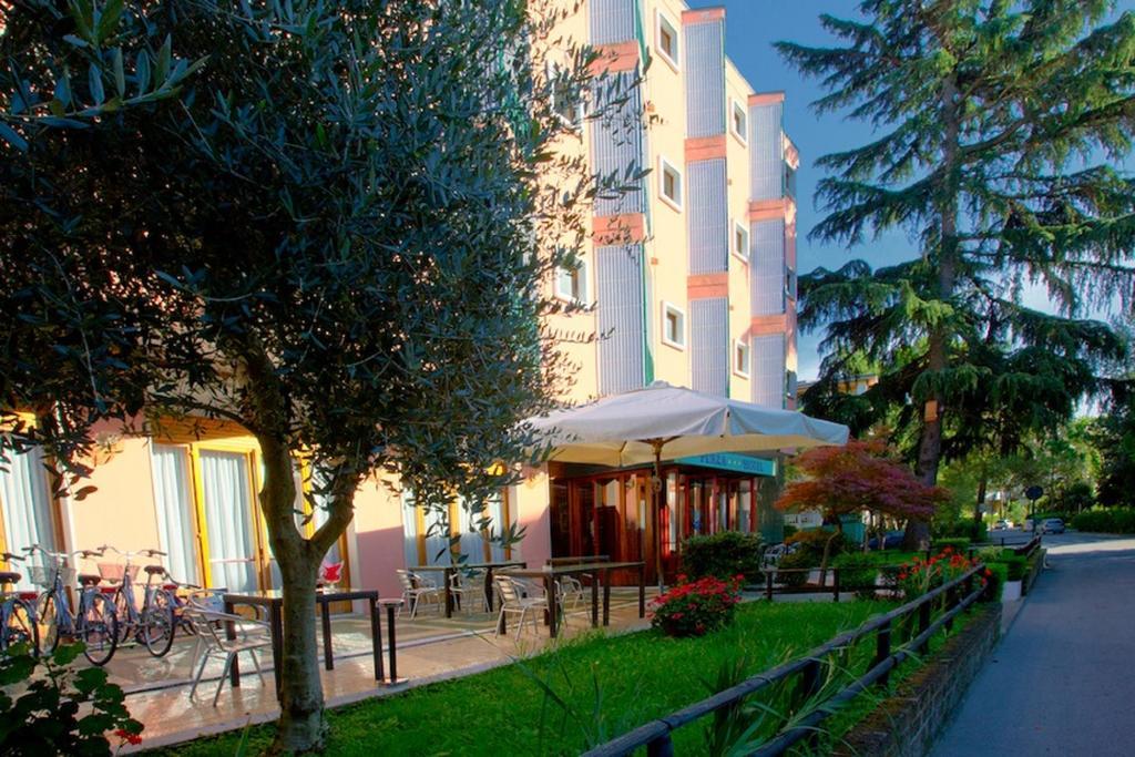 Hotel Plaza Grado Exterior foto