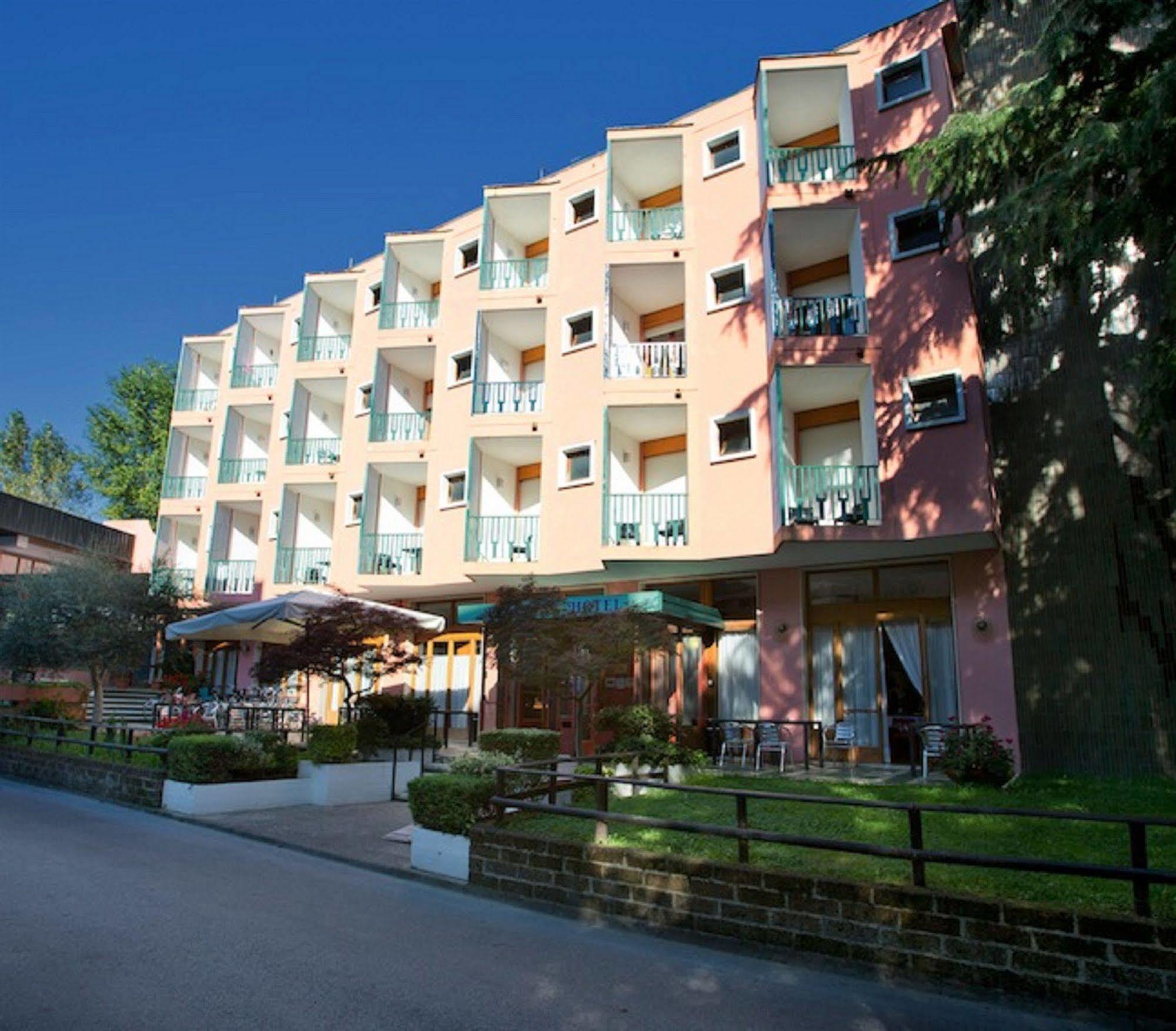 Hotel Plaza Grado Exterior foto